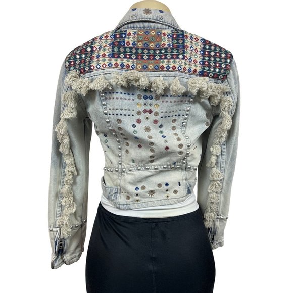 BlankNYC Women's Light Blue Embroidered Zip Up Buckle Strap Denim Jacket - NWT - Picture 2 of 15